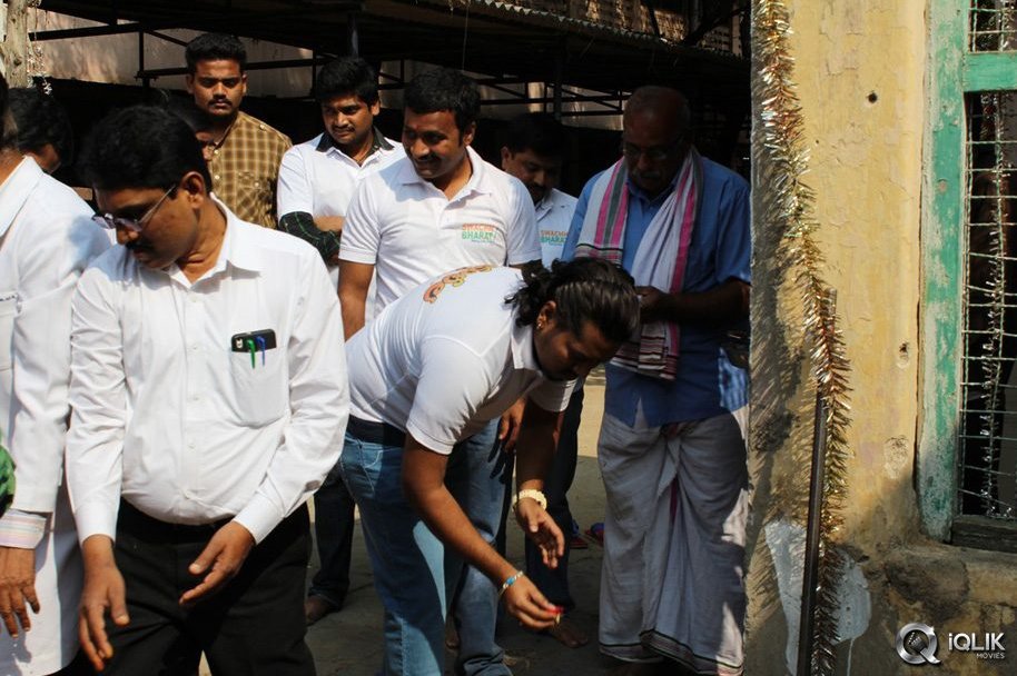 Yamaleela-2-Movie-Team-Swachh-Bharath-Program-at-Niloufer-Hospital